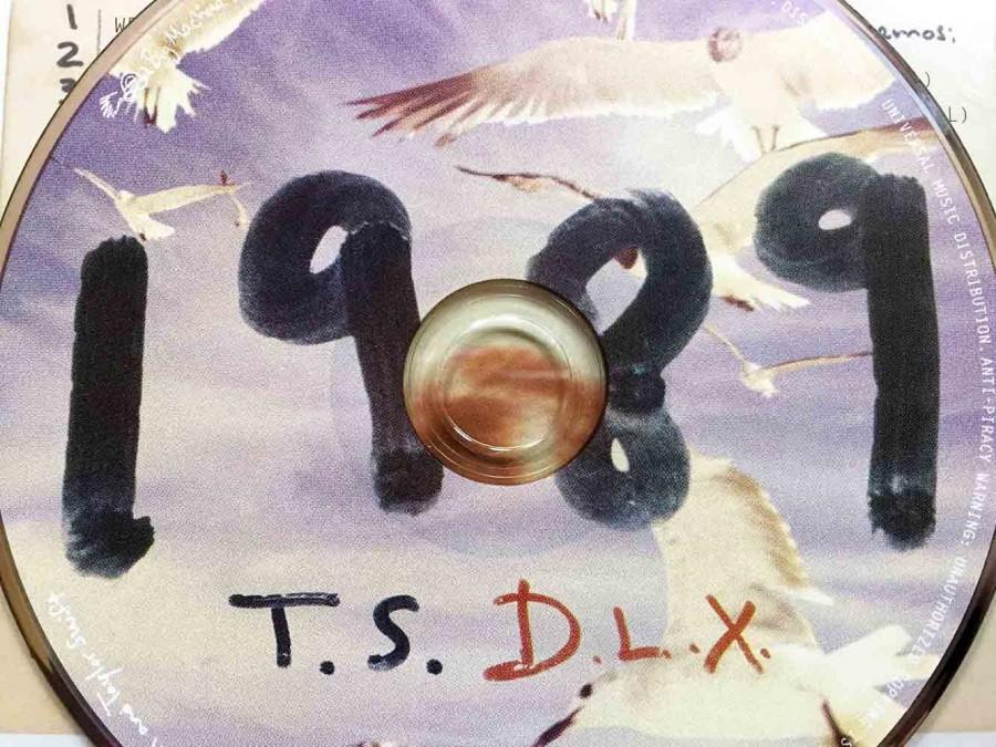 With much hyped '1989', Swift makes smart pop