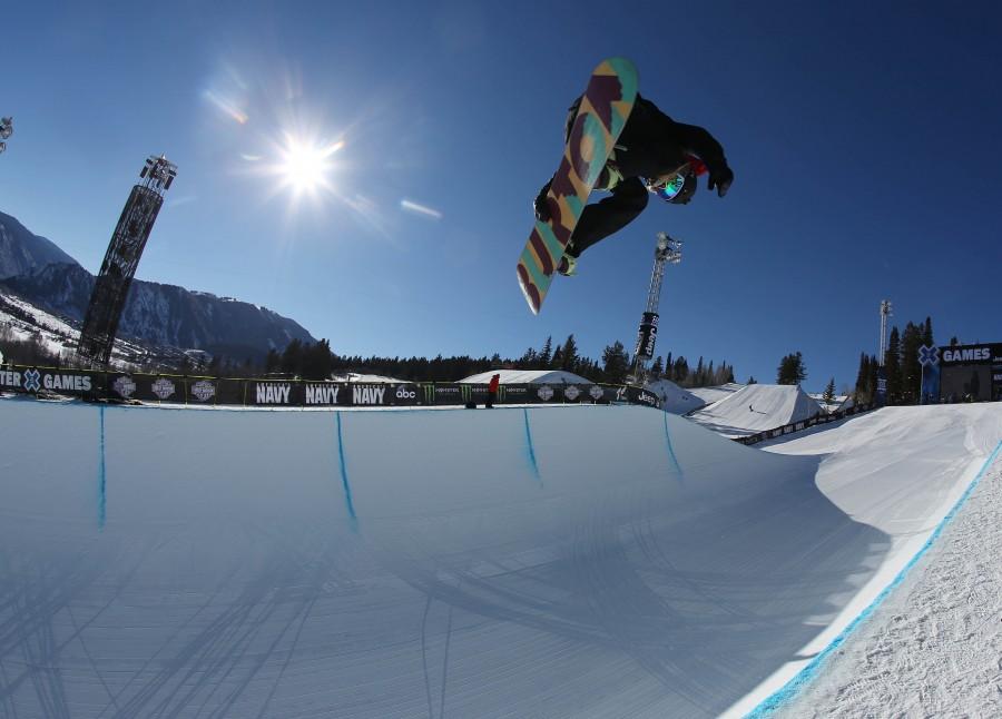 Aspen, CO - January 22, 2015 - Buttermilk Mountain: Hannah Teter during practice for Women’s Snowboard SuperPipe at X Games Aspen 2015 (Photo by Gabriel Christus / ESPN Images)