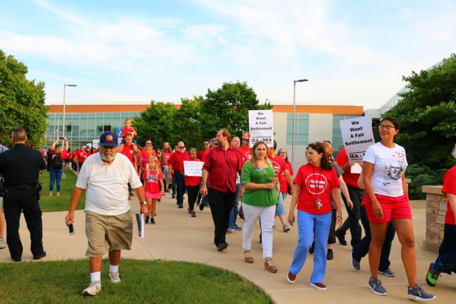 The College of DuPage Faculty Association and community supporters protest before the Aug. 15 board of trustees  meeting (photo by: Alison Pfaff) 