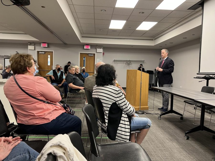 Sean Casten speaks to constituents at Downers Grove Public Library. 