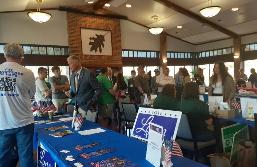 Candidate and citizens at DuPage Voter Expo. 