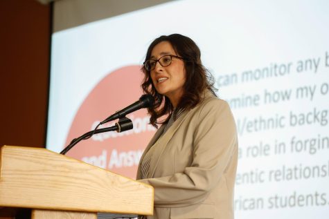 A photo of Souzan Naser speaking