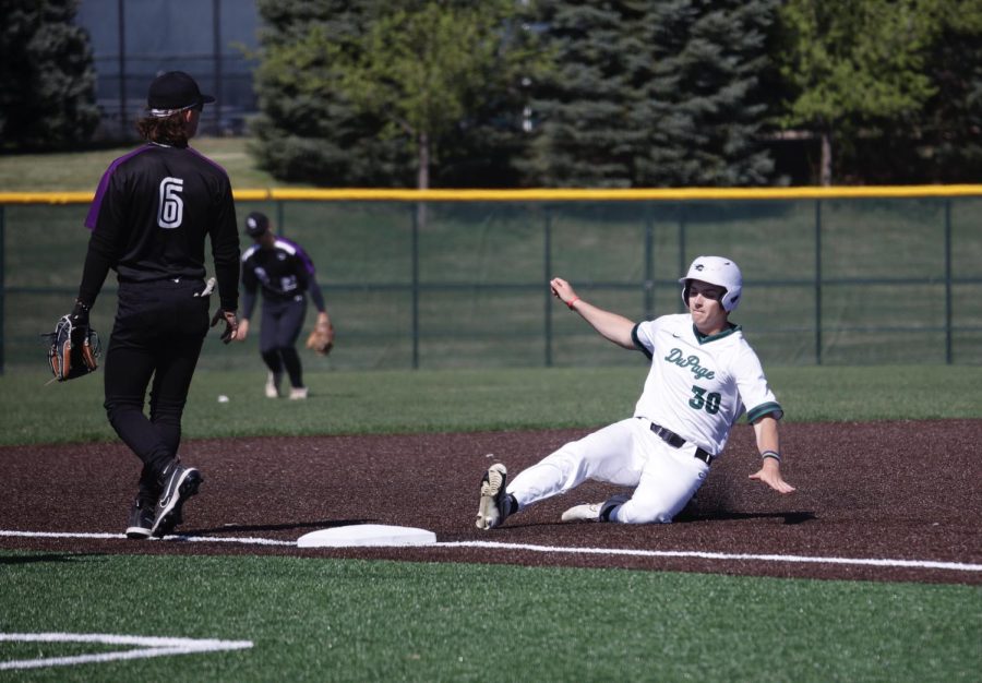 Sophomore outfielder Jason Cousineau slides into third base.