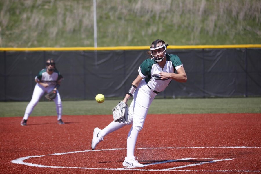 Sophomore pitcher Chloe Warren throws a pitch.