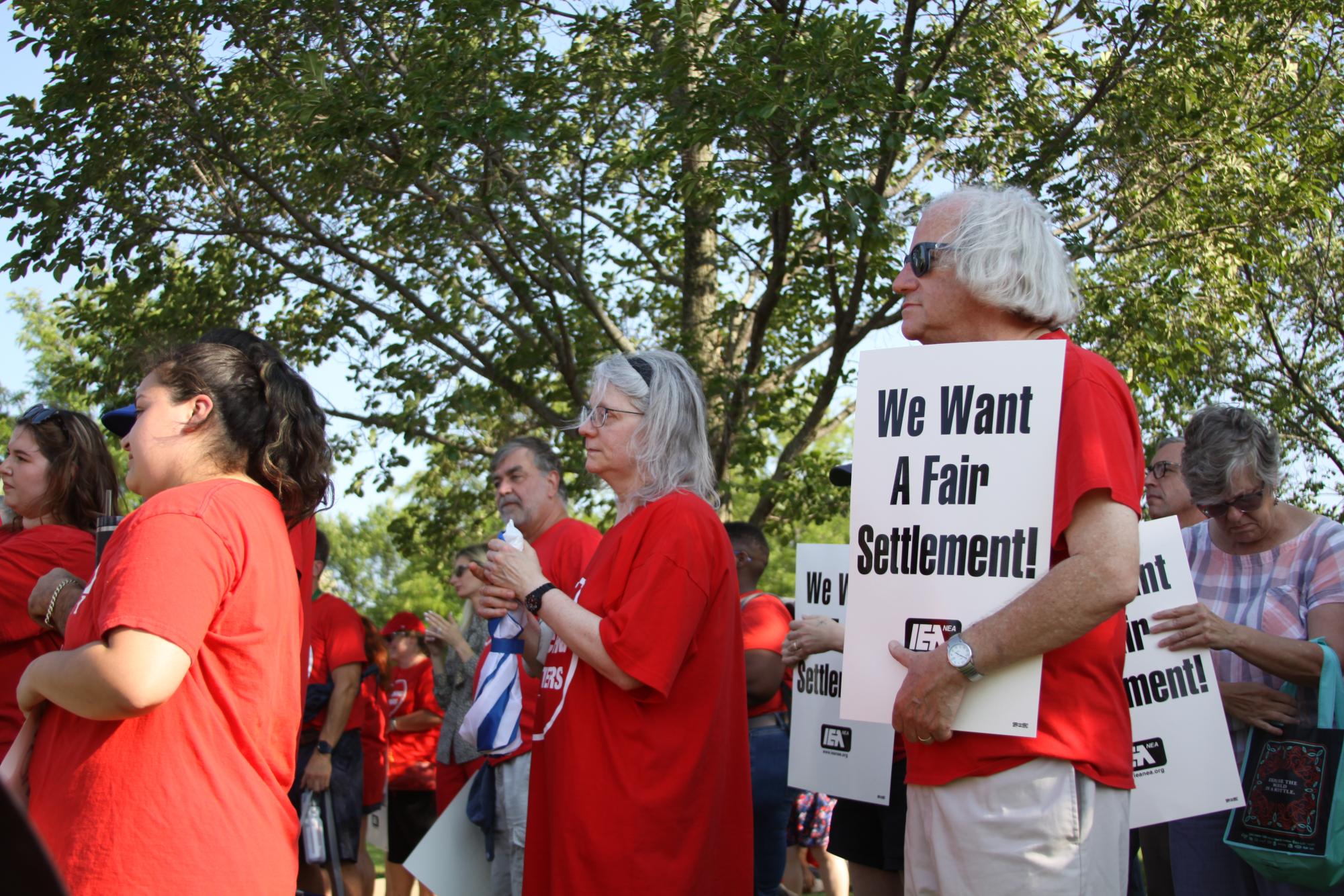 Members of CODs full-time faculty union rally outside the Student Resource Center on Aug. 24. 