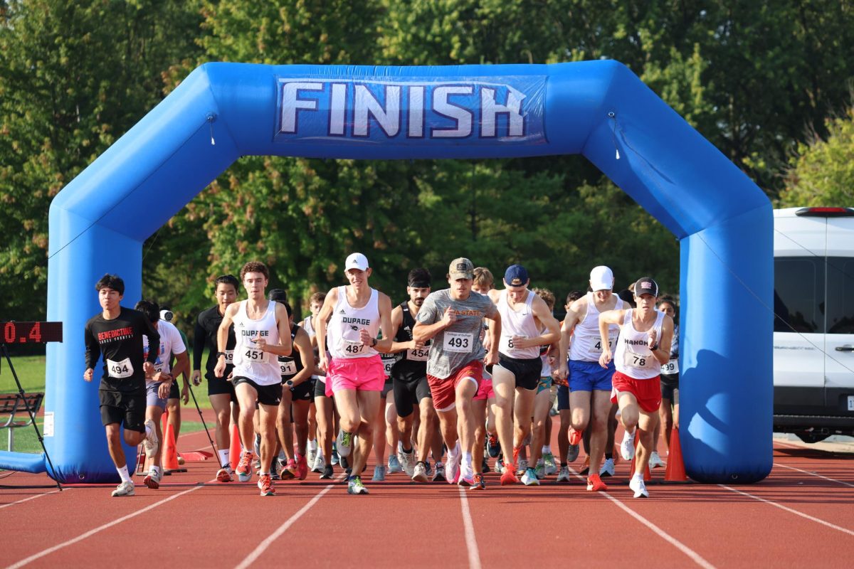 Participants compete in the Inaugural College of DuPage 5k.