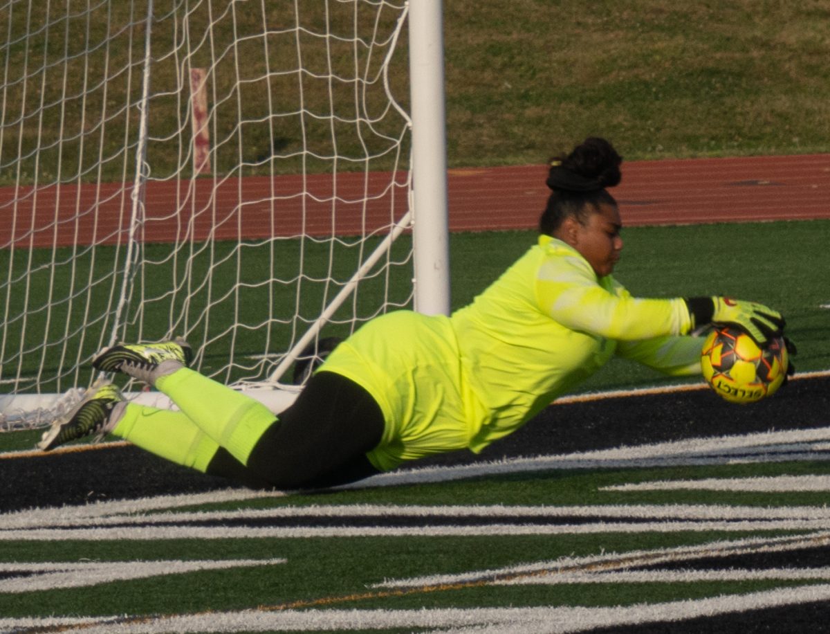 Number 1, Jaydelis Mongoy diving in for a save.
