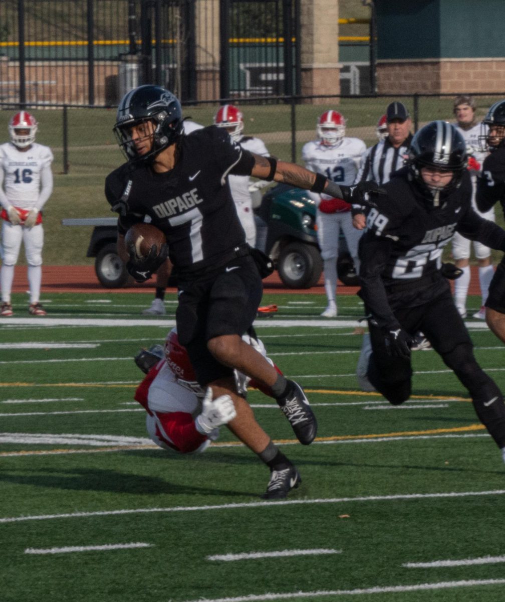 Sophomore defensive back Ernest Blackshire Jr. carries the ball.