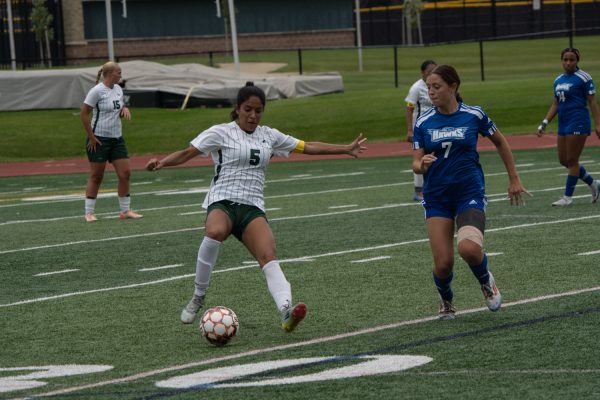 Number 5, Mariel Lara dribbling with the ball.
