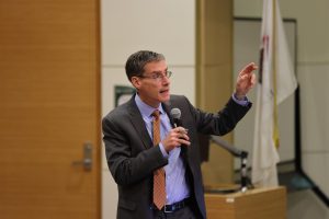 UIC constitutional law professor Steven D. Schwinn talks about the three branches of the U.S government during his Constitution Day presentation.