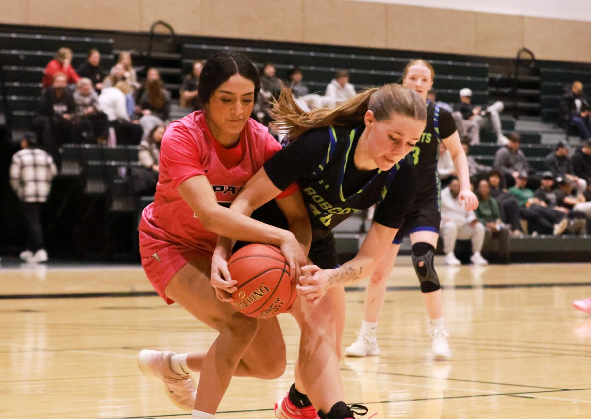 Aneibi Farias Olaguez tries to gain control of the ball. 