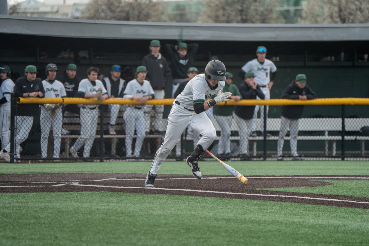 Number 4, Hudson Williams running to first.
