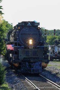 Big Boy 0414 waves its United States (left) and Illinois (right) flag as it gets closer to the station.
